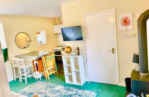 Cobh House | Cosy 2 bed cottage next to Fota Wildlife Park