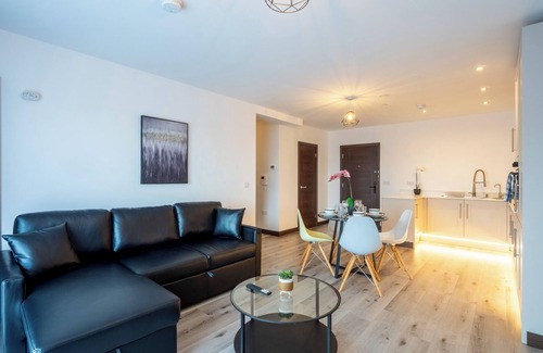 Harlow Apartment | Cosy 2-Bedroom Next to Harlow Town Station
