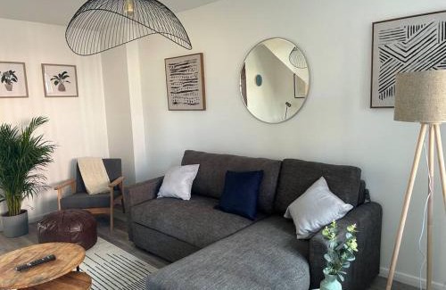 Atlantic Wharf Apartment | Cosy 3 Bed House Walking Distance to Principality Stadium Cardiff Bay and Centre with Parking