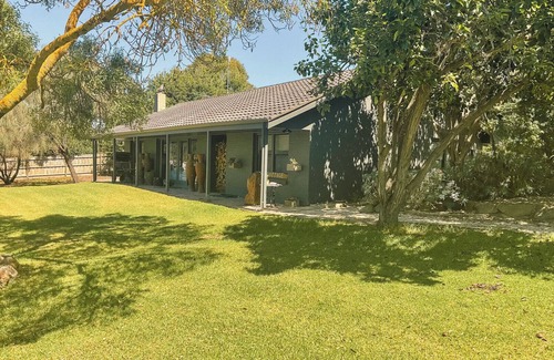 Barrabool Cottage | Cosy 3 bedroom cottage with indoor fireplace