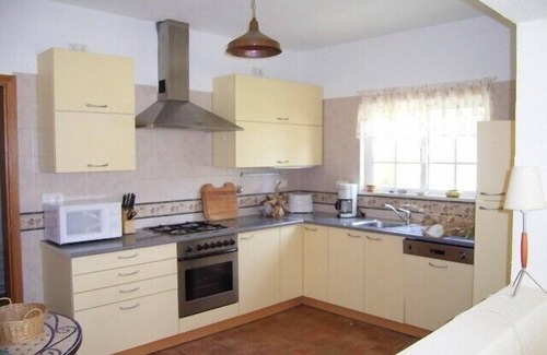 Portimao Villa | Cosy 3 bedroom private pool villa,WIFI,1250m² mature evergreen private gardens