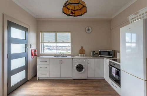 Devonport Apartment | Cosy and Comfortable Unit with Parking & Wifi