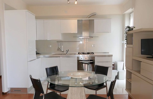 Santo Stefano al Mare Apartment | Cosy apartment for 4 people with WIFI and balcony