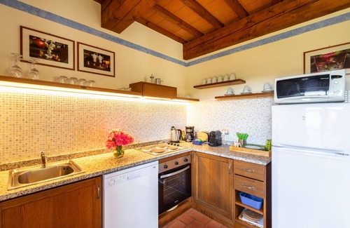Greve in Chianti House | Cosy apartment in villa for 8 guests with pool, WIFI, TV, patio and pets allowed