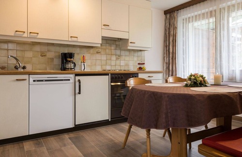 Saas Almagell Apartment | Cosy apartment for 5 people with WIFI, TV and balcony