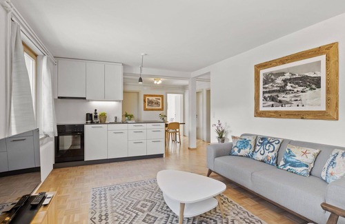 Parpan Apartment | Cosy apartment for 4 guests with WIFI, TV and balcony