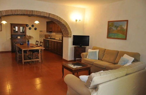 Il Poggio Apartment | Cosy apartment for 4 guests with WIFI, pool, TV, pets allowed and panoramic view
