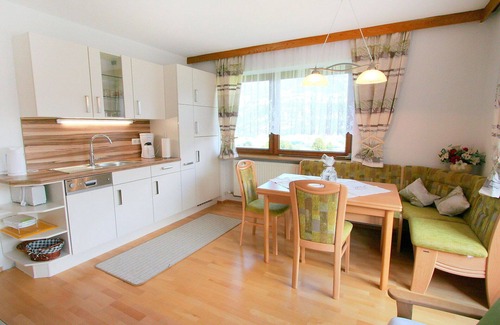 Fuegenberg Apartment | Cosy apartment for 4 guests with WIFI, TV, terrace and panoramic view