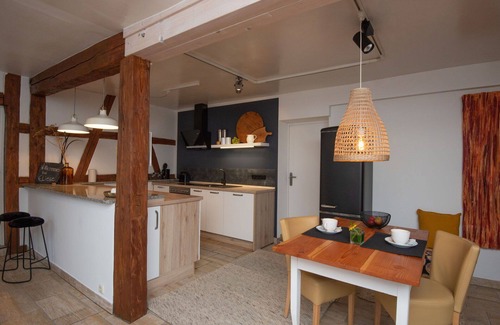 Suhl Apartment | Cosy apartment for 4 guests with WIFI, TV, patio and pets allowed
