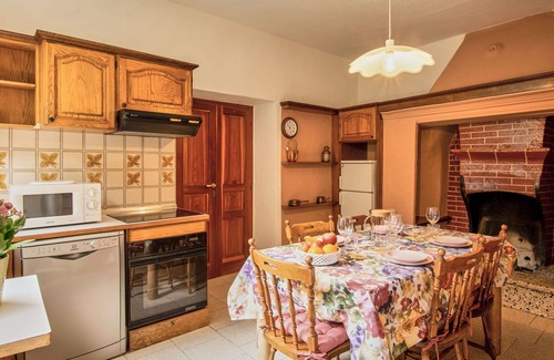 Tavernerio Apartment | Cosy apartment for 4 people with WIFI, TV, patio and pets allowed