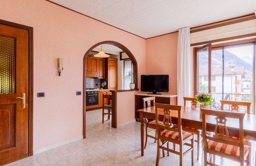 Verceia Apartment | Cosy apartment for 5 people with WIFI, TV, balcony and pets allowed