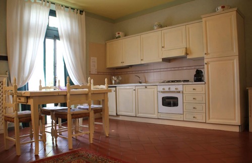 Castelfiorentino Apartment | Cosy apartment for 2 guests with pool, WIFI and TV