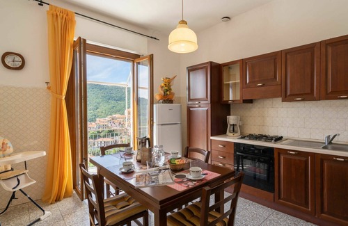 Pietrabruna Apartment | Cosy apartment for 5 guests with WIFI, TV, terrace and panoramic view