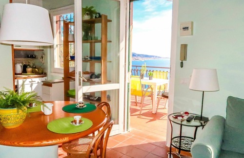 Latte Apartment | Cosy apartment for 4 people with WIFI, A/C, TV and terrace