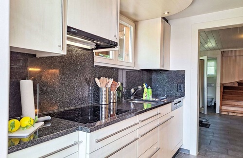 Niederried bei Interlaken House | Cosy apartment in villa for 8 people with WIFI, TV, balcony and panoramic view