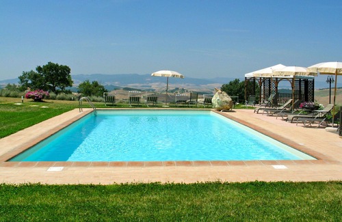 Gambassi Terme Villa | Cosy apartment in villa with pool, WIFI, A/C, TV, terrace and panoramic view, close to San Gimig.