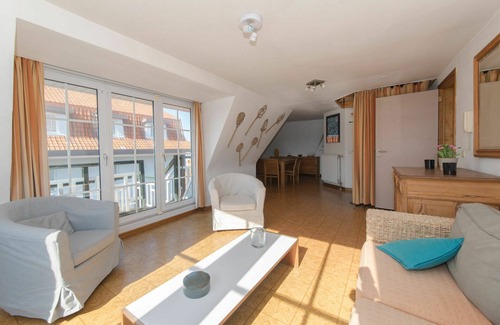 De Haan Villa | Cosy apartment in villa for 6 guests with WIFI, TV, balcony and pets allowed