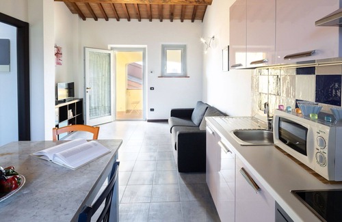 Larciano House | Cosy apartment in villa for 4 guests with A/C, WIFI, pool and TV