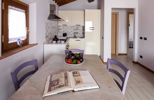 Larciano House | Cosy apartment in villa for 4 people with pool, WIFI, hot tub, A/C, TV and panoramic view