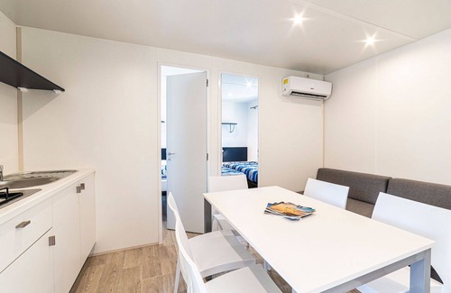 Zona XXXIV Casal Palocco House | Cosy apartment in villa for 6 people with pool, WIFI, A/C, TV, terrace and pets allowed