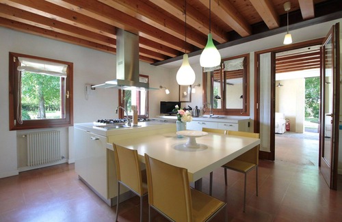 Silea House | Cosy apartment in villa for 10 people with pool, A/C, WIFI and terrace