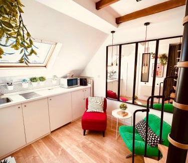 Neudorf Est Apartment | Cosy Boat
