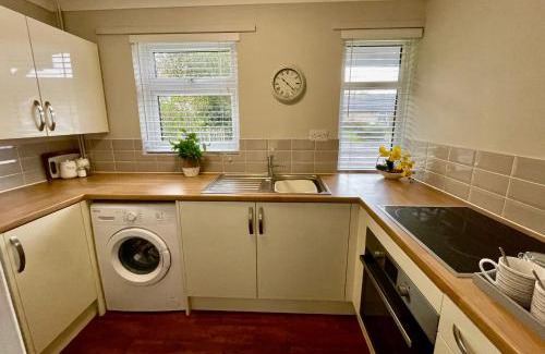 Trimley House | Cosy Bungalow Near Open Countryside