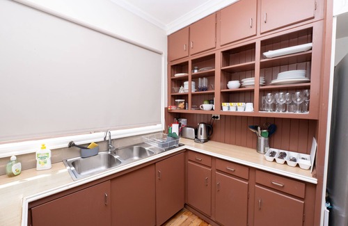 Corio House | Cosy, Cheerful 3 Bedroom Home