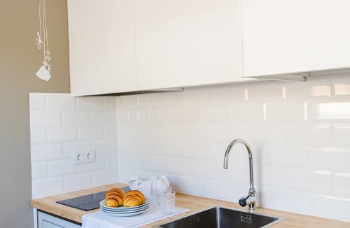 Mafra House | Cosy chic cabin with private terrace, shared heated* swimming pool