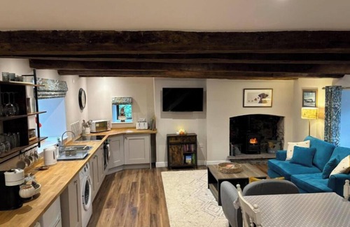 Talgarth Cottage | Cosy, comfy & tranquil farm cottage with log fire & country walks from the door