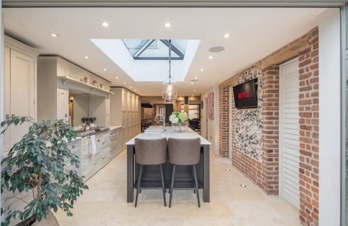 Harston Cottage | Cosy Countryside escape with hot-tub.Perfect family break/Entertaining friends!