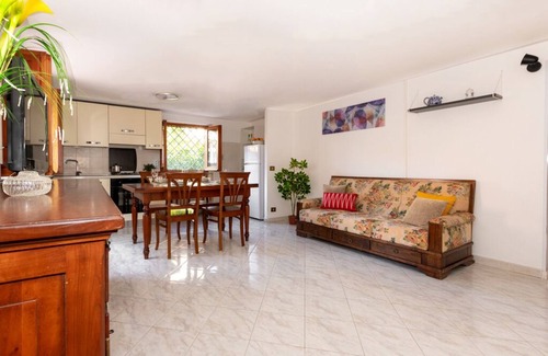 Zona XXXIII Acilia Sud Apartment | Cosy groundfloor apartment with sprawling garden