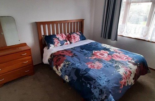 Waiotahi House | Cosy Holiday House, close to the Motu Bike Trail