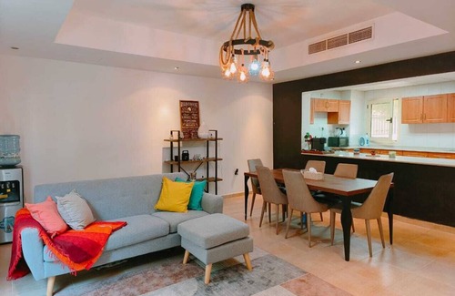 Al Hamra Village House | Cosy Home walking distance to the mall, cinema, bars and much more