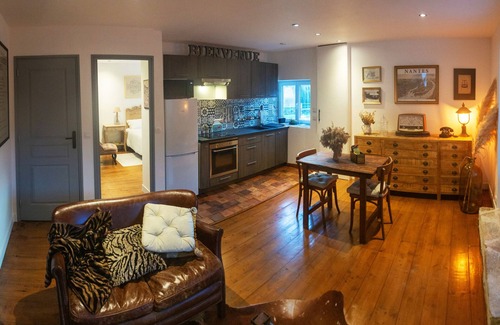 Savenay House | Cosy house with private garden and warm decor