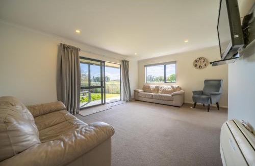 The Key House | Cosy Lakeside - Manapouri Holiday Home