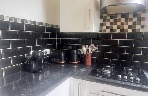 Charlton Apartment | Cosy London Apartment with Two Bedrooms sleeps 4