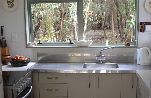 Rawene Cottage | Cosy modern cottage in historic harbour town