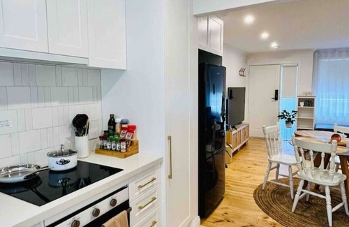 Oak Park House | Cosy Modern RetreatI CourtyardI Parking*FREE1night