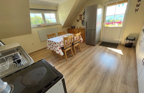 Gortschach Apartment | Cosy Retreat with Lake and Mountain Views