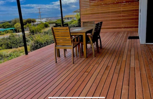 Middleton House | Cosy Shack 2 Min to Middleton Beach. Family/Pet Friendly with Deck, Wifi & Linen
