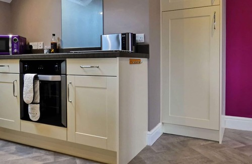 Barmouth Apartment | Cosy top-floor apartment with panoramic views and shared terrace.