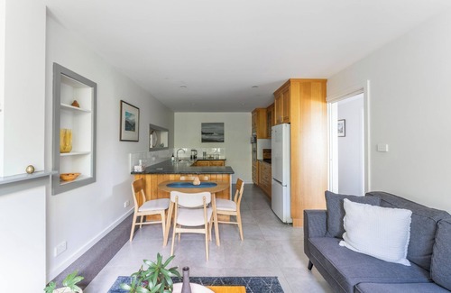 Montello Apartment | Cosy Unit With a Sea View