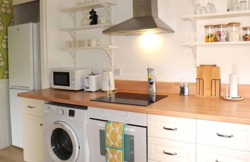 Welsh Frankton House | Cosy Victorian Cottage North Shropshire near Castle Free Parking Ideal for 2