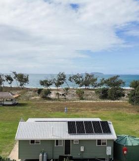 Curtis Island Villa | Cottage 1 Cape Keppel Beach