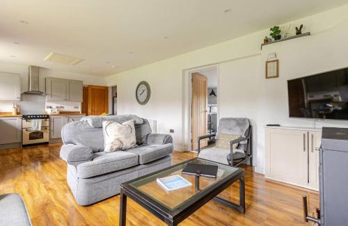 Leedstown House | Cottage 4 miles to Hayle beach with EV charger