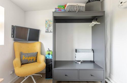 Leedstown House | Cottage 4 miles to Hayle beach with EV charger