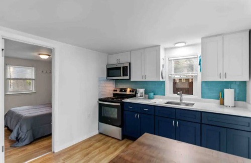 Warwick House | Cottage by the Sea