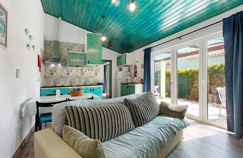 Nadadouro Cottage | Cottage 'Country House - Lagoa De Óbidos' with Private Terrace, Wi-Fi and Air Conditioning