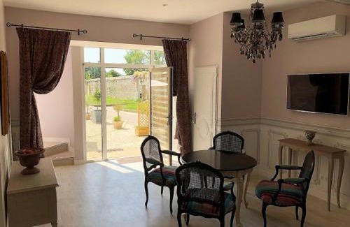 Azay-le-Rideau House | Cottage du chateau for 4 people 90 M- 2 bedrooms 2 bathrooms pool